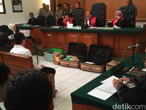 Curhat Agen First Travel yang Diteror Calon Jemaah