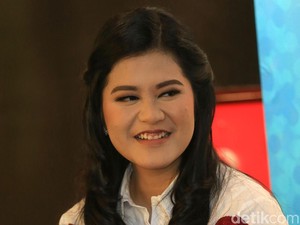 So Sweet, Momen Suami Kahiyang Ayu Gendong Cucu Kedua Presiden Jokowi
