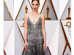 Kecantikan Gal Gadot di Piala Oscar Bikin Netizen Terkesima