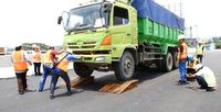 Pengujian dilakukan dengan menerapkan metode beban dinamis dan uji beban statis loading unloading (Foto: dok. Jasa Marga)
