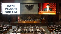 Paripurna digelar di gedung Nusantara I DPR, Senayan, Jakarta, Senin (5/3/2018). Berdasarkan daftar kehadiran, 336 anggota DPR absen dan 71 izin.