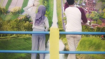 Untuk menghasilkan sebuah foto flatland, Dodi kerap memotret hingga baterai drone habis, sekitar 30 menit. Selama itu saya bisa menghasilkan 200-an foto, ujarnya. Foto: instagram.com/dodiefdi