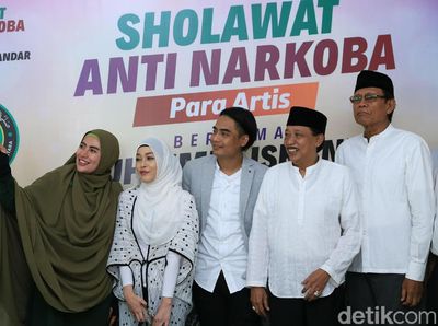 Para Selebriti Gelar Sholawat Anti Narkoba
