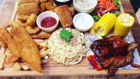 Tidak hanya makanan ringan dan dessert saja, di sini Anda bisa mencicipi Ahoy Meal Plate dengan porsi yang sangat besar. Cocok untuk makan bersama teman dan keluarga.  Foto: Istimewa
