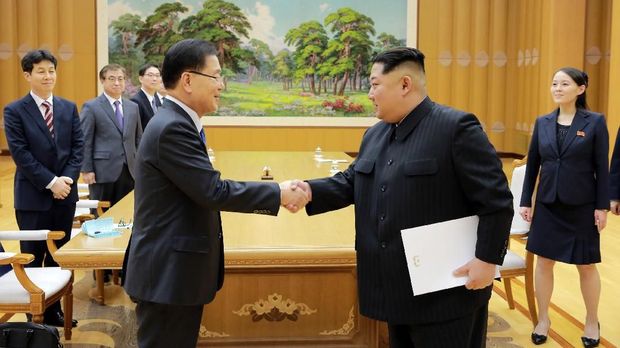 Kim Jong-un disebut bersedia menemui Trump setelah lebih dulu memperbaiki hubungan dengan Korea Selatan.