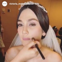 Baru-baru ini Luna Maya melakukan trial wedding makeup, demikian penjelasan di Instastory makeup artist Victoria Makeup.  Foto: Instagram