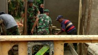 Selain itu, Dewi juga banyak menerima donatur banyak yang datang tidak hanya dari Palembang. Bahkan ada yang sengaja datang dari Jakarta untuk memberikan bantuan.