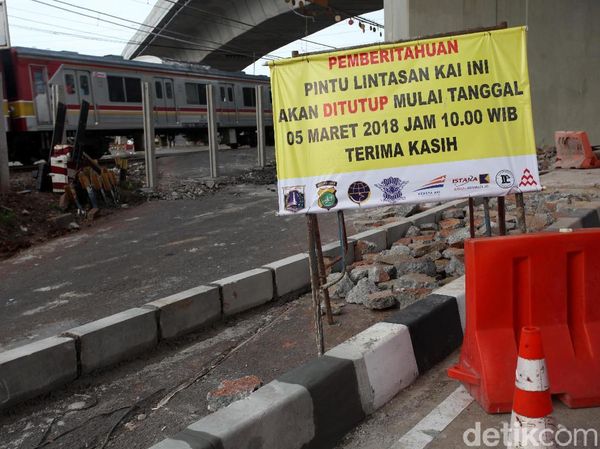 Perlintasan Kereta Api Cipinang Lontar Ditutup Permanen