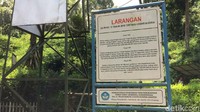 Juru Pelihara Situs Ciung Wanara Karangkamulyan Agus Abdul Haris menuturkan mitos dilarang membangun rumah permanen bertingkat sudah ada sejak zaman dulu. Aroma mistik yang mengiringi cerita itu diyakini secara turun temurun oleh warga Karangkamulyan.