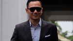 Gaya AHY Berkacamata Hitam Usai Bertemu Jokowi di Istana
