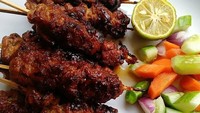 Kalau foto sate yang diunggah @sinlanchin.76 ini adalah sate ayam manis. Karena sudah dibumbu jadi sate tidak disajikan dengan sambal kacang. Foto: Instagram