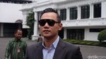 Gaya AHY Berkacamata Hitam Usai Bertemu Jokowi di Istana