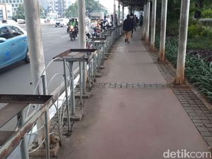 Penataan Jalan Sudirman, Sandiaga: Sebagian Pohon Dipindah-Ditebang