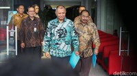 Selain itu, Agus mengatakan kedua lembaga ini juga ingin mendorong revisi undang-undang mengenai transaksi uang kartal agar segera dibahas di DPR dan disahkan. Harapannya, agar dengan pembatasan transaksi--salah satunya pelarangan transaksi uang kartal besar--tindak pidana korupsi bisa diminimalkan.