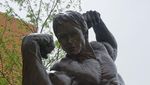 Foto: Patung Arnold Schwarzenegger yang Berotot