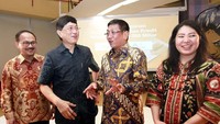 President Director Andalan Finance, Frans F. Rundengan didampingi Deputy President Director Bank BTPN, Ongki W. Dana bersama dengan Finance Director AFI, Lianawaty dan Head Multifinance Bank BTPN, Ernin Saleh di Jakarta, Selasa (6/3). Foto: dok. BTPN