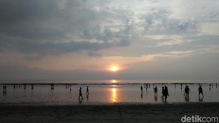 sunset kuta