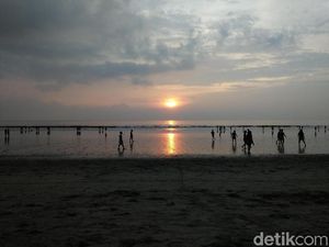 Sunset Cantik Pantai Kuta yang Jadi Idola