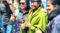 Momen saat Serda Ni Luh Putu Meisaningsih yang akrab disapa Meisa baru saja menyelesaikan lomba renang menyebrangi Selat Sunda. (Foto: Instagram/putumeisaningsih)