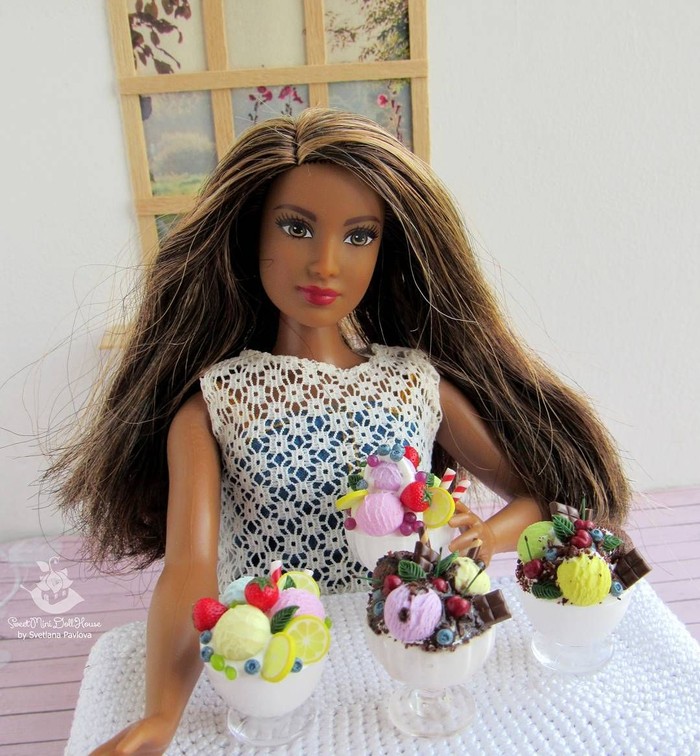 Wouw 10 Pose Boneka Barbie  dengan Miniatur Makanan Ini 