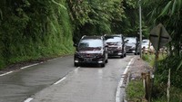 Untuk diketahui, Wuling Cortez mengadopsi penggerak roda depan. Tapi jangan meragukan mobil berpenggerak roda depan, ternyata Wuling Cortez ini juga mampu diajak menanjak.