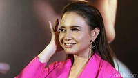Ia tampil menjadi salah satu rekan duet band DMasiv. Pool/Ismail/detikFoto.