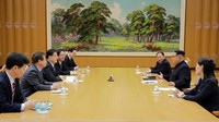 Delegasi Korsel ini dipimpin oleh Kepala Kantor Keamanan Nasional Korsel, Chung Eui-Yong. Delegasi ini terdiri dari lima utusan khusus, termasuk Kepala Dinas Intelijen Nasional Korsel Suh Hoon dan Wakil Menteri Unifikasi Korsel Chun Hae-Sung, serta lima staf pendukung. (Foto: The Presidential Blue House/Yonhap via REUTERS)