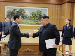 Akhirnya Kim Jong-Un Temui Utusan Korsel, Bahas Apa?