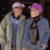 Valerie Luu dan Andria Lo, orang di balik akun Instagram @chinatownpretty itu mengambil gambar orang tua lanjut usia di area Chinatown di Amerika Serikat (kebanyakan di San Francisco).  Foto: Instagram (Chinatown Pretty)