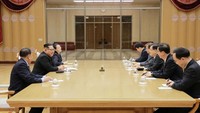 Delegasi Korsel dipimpin oleh Kepala Kantor Keamanan Nasional Korsel, Chung Eui-Yong. Foto: KCNA/via Reuters