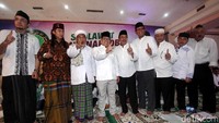 Para pelawak yang hadir di antaranya Doyok, Tarzan, Kadir, dan Gogon.