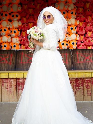 Gerah Ditanya Nikah, Hijabers Ini Menikah Tanpa Pengantin Pria?