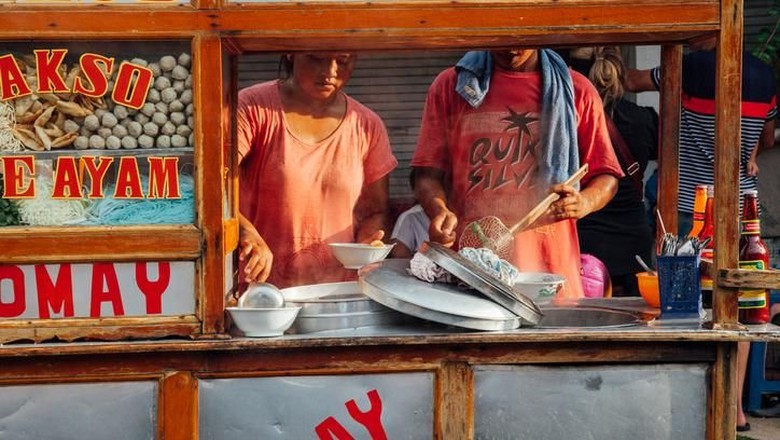 Ruang Kota dan Dilema Gerobak Kaki Lima Ruang Kota dan Dilema Gerobak Kaki Lima