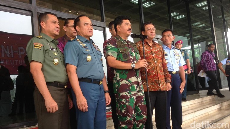 KSAU, KSAL dan Panglima TNI Serahkan SPT Pajak KSAU, KSAL dan Panglima TNI Serahkan SPT Pajak