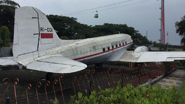 Ikut Patungan Beli Pesawat Pertama Indonesia, Sandang: Saya Bangga