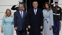 Israel sangat spesial bagi saya. Negara spesial, masyarakat spesial, dan saya menantikan untuk berada di sana, dan saya sangat bangga akan keputusan itu, tutur Trump kepada Netanyahu dalam pertemuan itu. Foto: AFP PHOTO/MANDEL NGAN