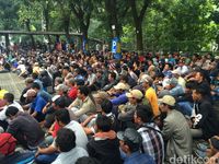 Tolak Penertiban Jaring Apung, Ribuan Petani Demo PJT II Jatiluhur