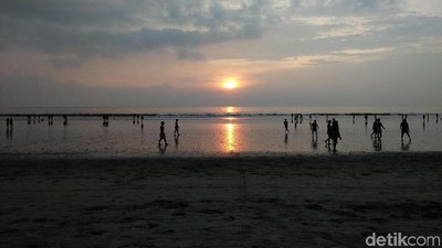 Foto: Sunset Cantik dari Pantai Kuta