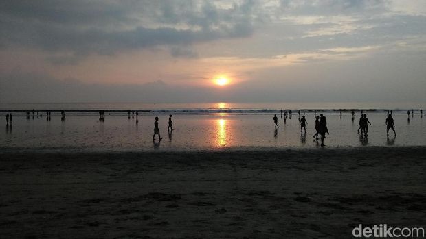 Sunset di Pantai Kuta Bali