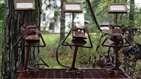 Replika Three Wise Monkeys di Jurustic Park (nparrey/Instagram)