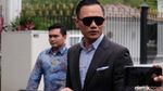 Gaya AHY Berkacamata Hitam Usai Bertemu Jokowi di Istana