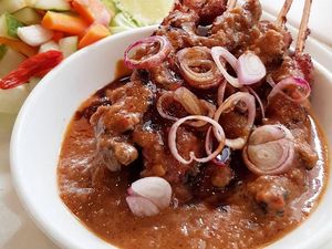 Buat Makan Siang, Ini 10 Pilihan Sate Ayam Enak dari Netizen