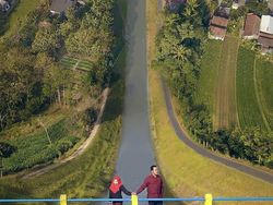 Keren Abis! Ketika Bumi Menjadi Bidang Lengkung