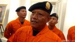 Momen Anies Menjamu Petugas Damkar DKI Makan Siang