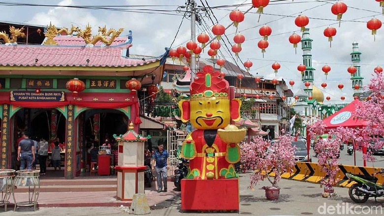 Vihara di Singkawang yang bersanding dengan masjid (Randy/detikTravel) Vihara di Singkawang yang bersanding dengan masjid (Randy/detikTravel)