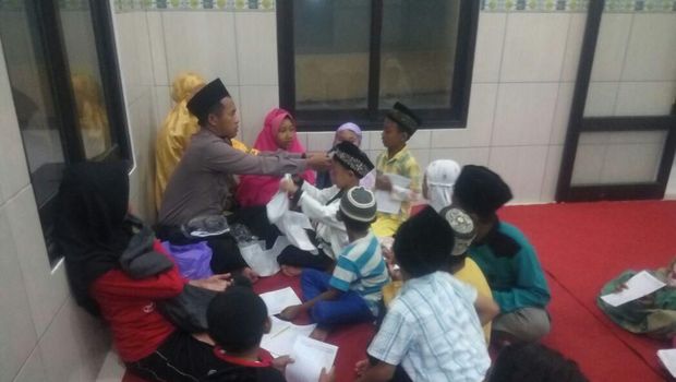 Cerita Brigadir Gatot, Polisi Plus Guru Ngaji