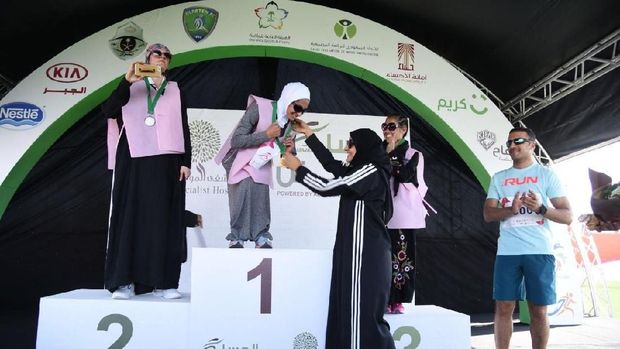 Viral, Ribuan Hijabers Lari Bareng di Arab