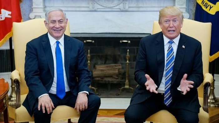 US President Donald Trump meets with Israeli Prime Minister Benjamin Netanyahu as his wife Sara(L) and First Lady Melania Trump(R) look on at the White House on March 5, 2018 in Washington,DC.
Trump has offered unswerving support for Israel and its government, and the two leaders were sure to discuss his recognition of Jerusalem as the Israeli capital, a controversial move that received an extra boost Monday when Guatemala announced it too was moving its embassy from Tel Aviv to Jerusalem. / AFP PHOTO / Mandel NGAN