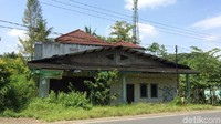 Permukiman penduduk di lokasi tersebut berada di sekitar Situs Ciung Wanara Karangkamulyan.