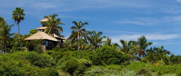 Pada tahun 1984, Branson membuka sebuah resort mewah di Necker Island. Inilah tempat yang biasa dikunjungi artis dunia (Virgin Group) Pada tahun 1984, Branson membuka sebuah resort mewah di Necker Island. Inilah tempat yang biasa dikunjungi artis dunia (Virgin Group)